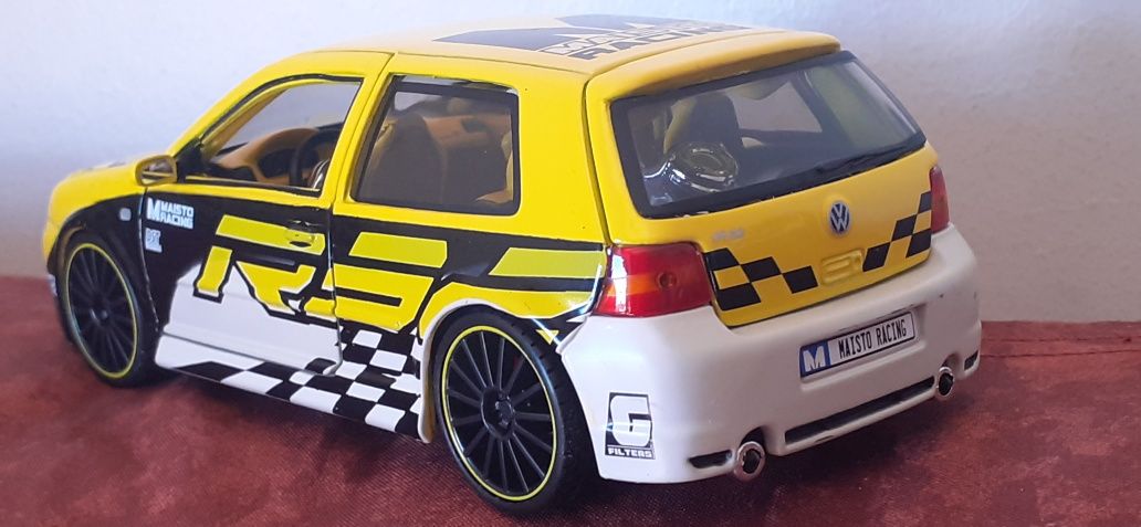 Volkswagen Golf R32 custom (1/24)