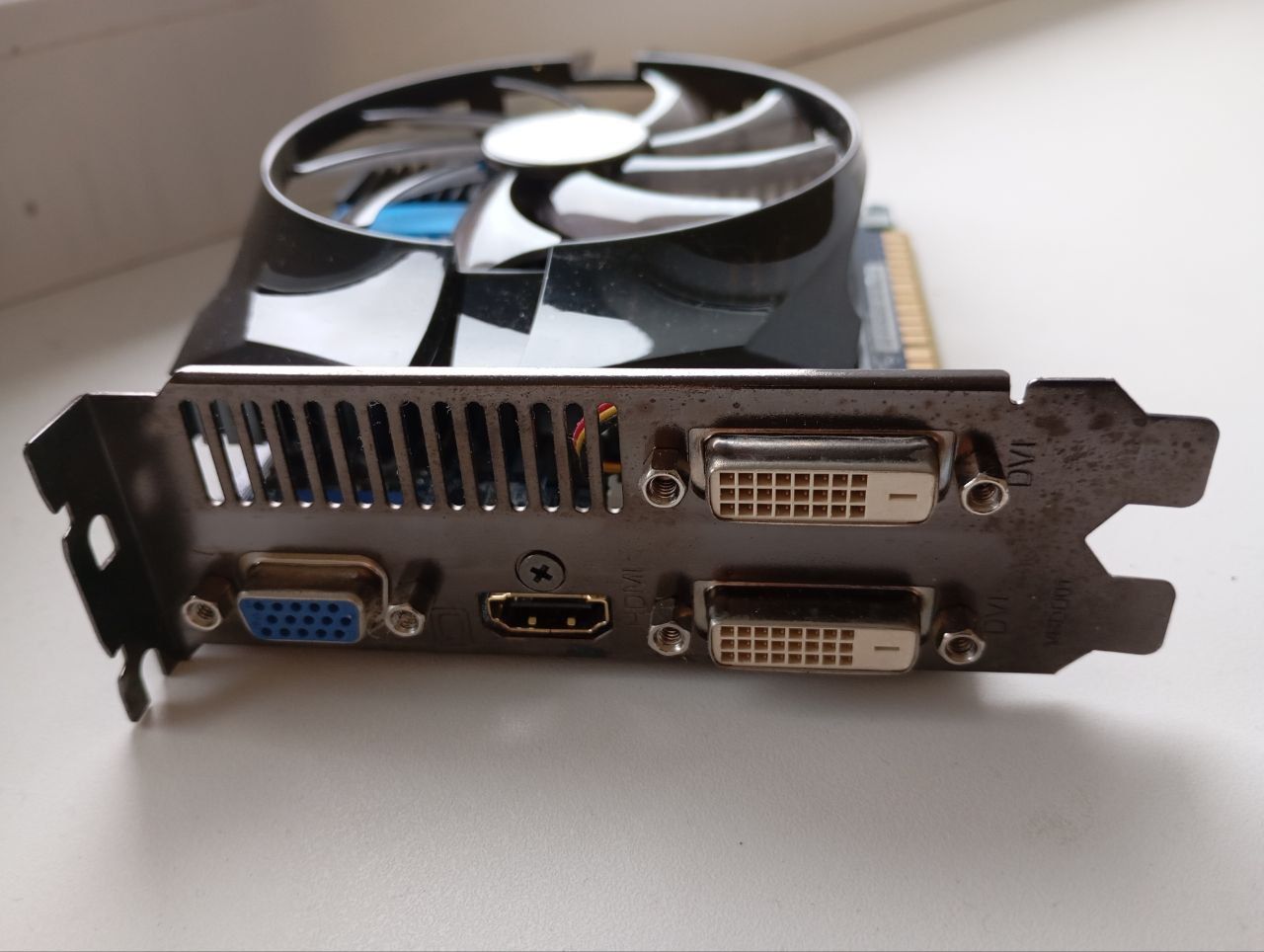 Материнська плата Asus P5N-D (s775, nForce 750i SLI , PCI-Ex16)
Матери