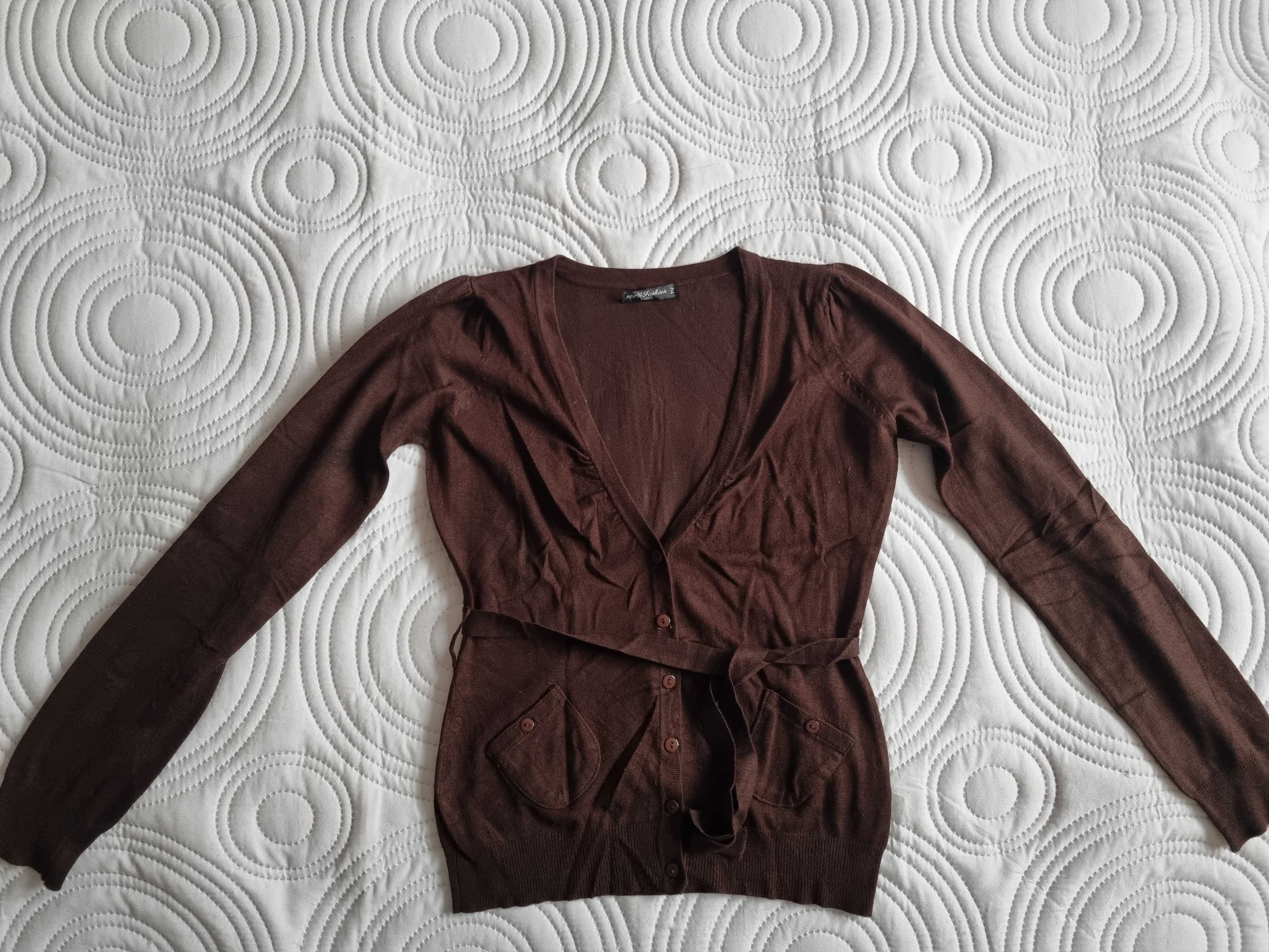 Brązowy sweter na guziki
