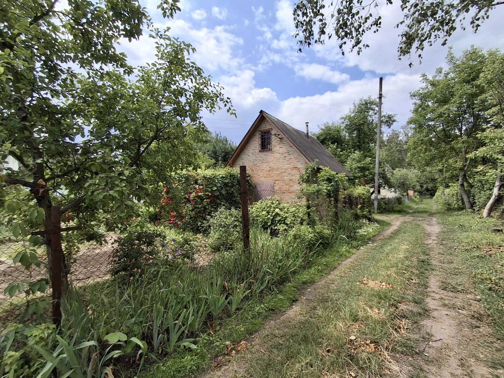 Продаж затишної дачі в місті.