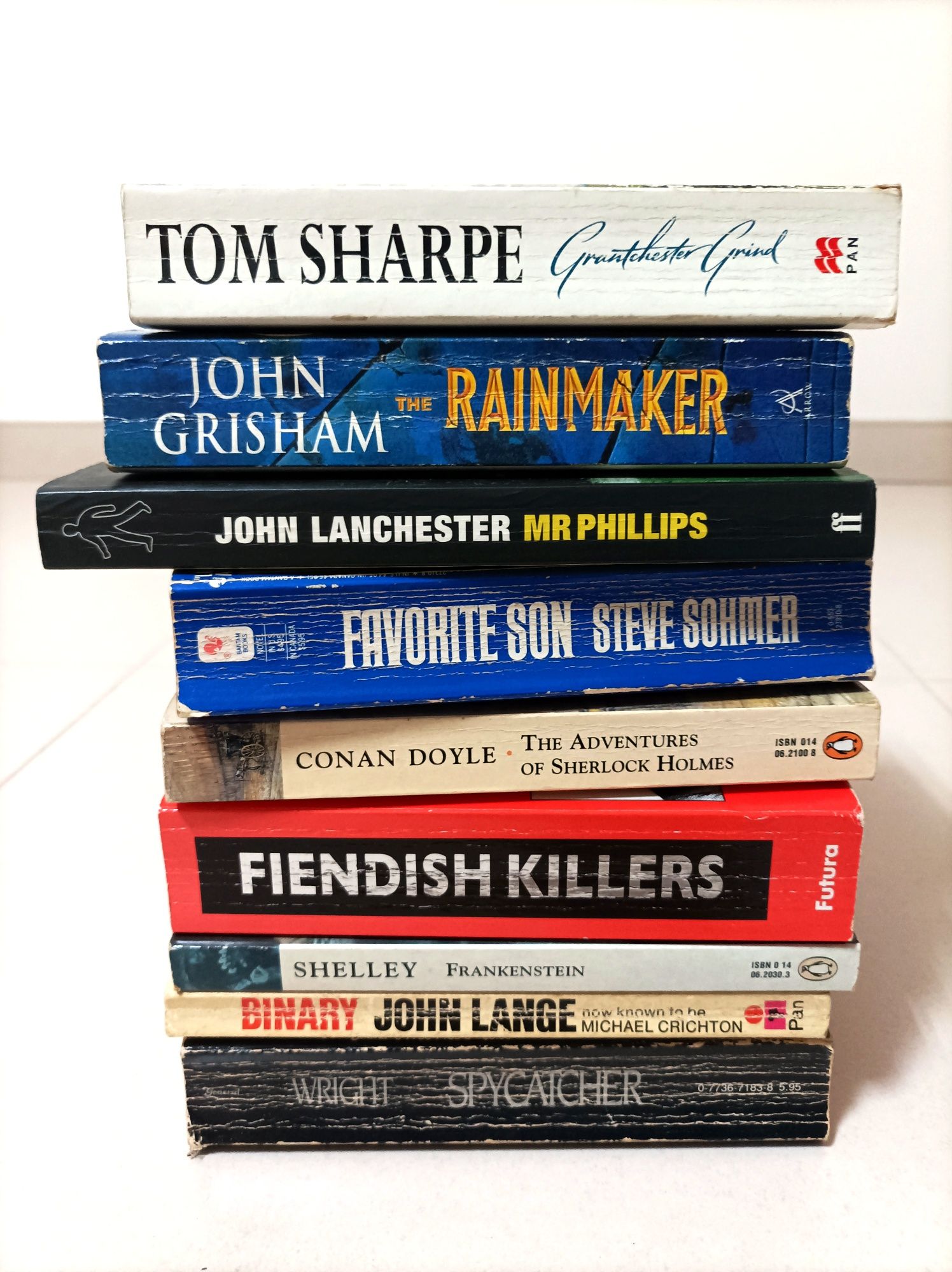 Lote de 9 Livros em Inglês (Tom Sharpe / John Grisham)