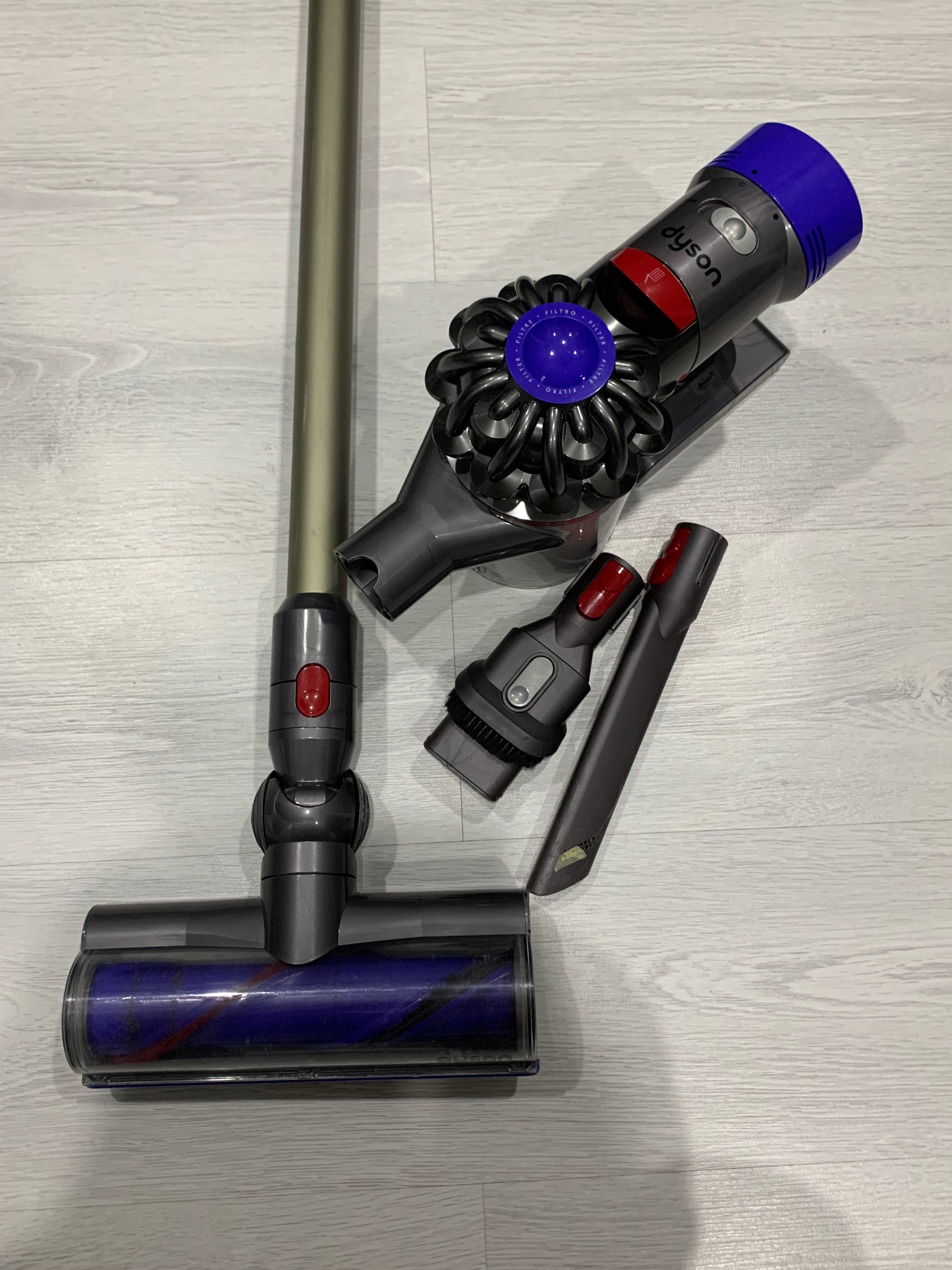 Пилосос акумуляторний Dyson v8