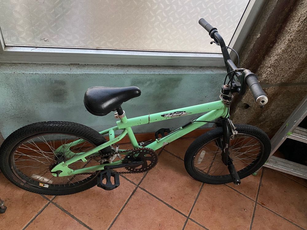 Bicicleta BMX verde