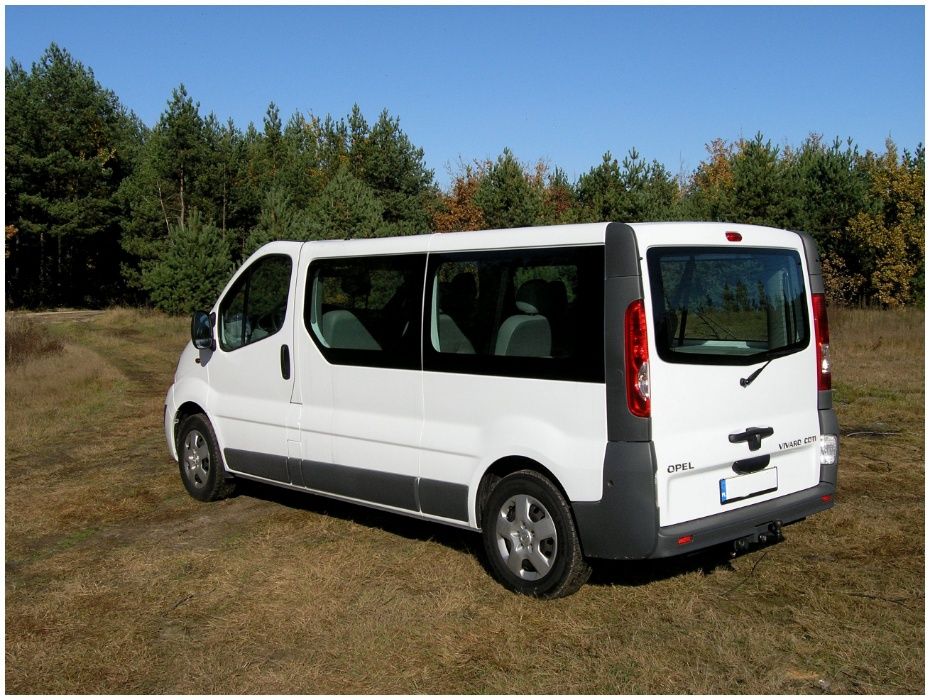 Wynajem busa Opel Vivaro 9 osobowy LONG kat B