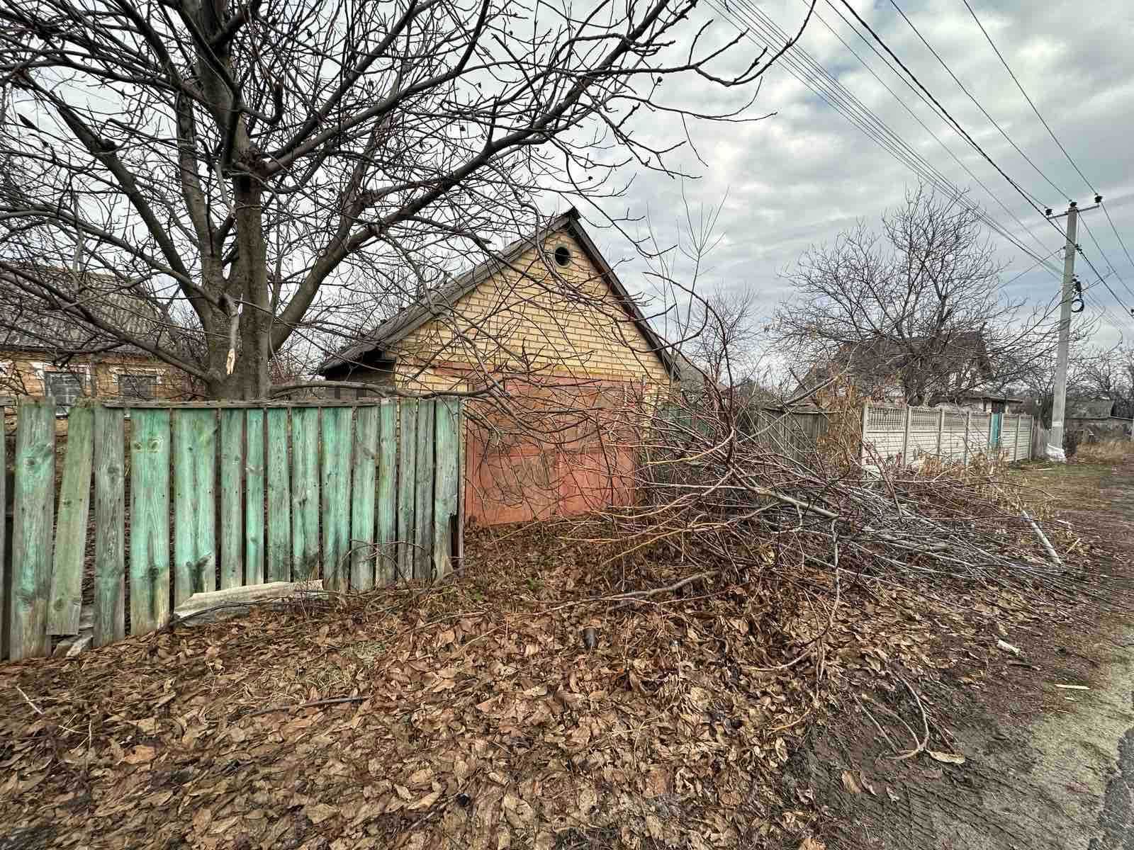 Будинок з гаражем та доп-ми приміщеннями, 35 соток. Сертифікат так