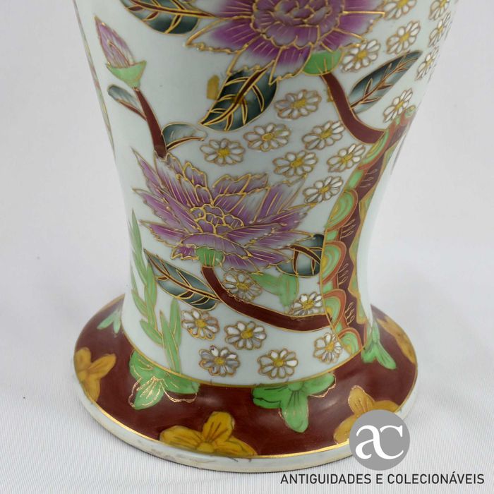 Jarra Oriental em Porcelana, pintada à mão