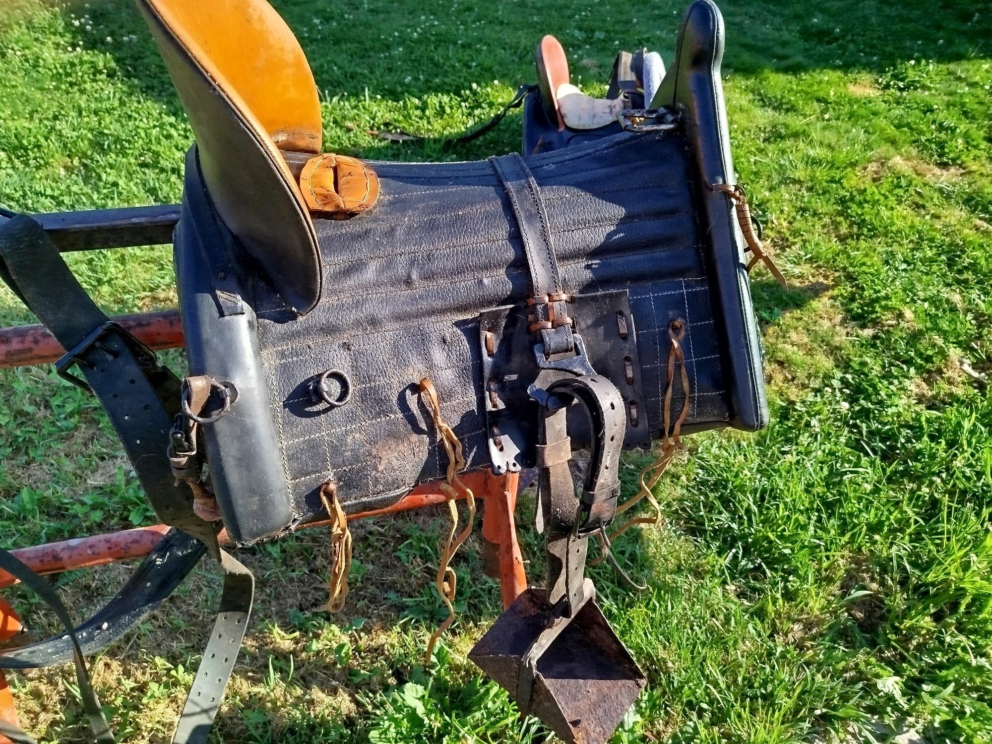 Selas cavalos, arnês, botas, e outros LOTE
