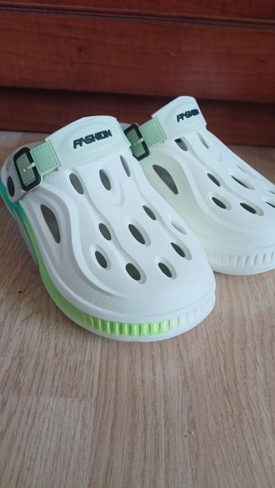 Chodaki pianowe crocksy 37