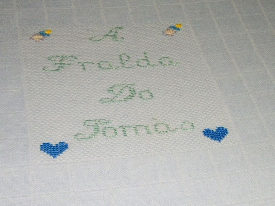 Faço Ponto de cruz entre outros trabalhos