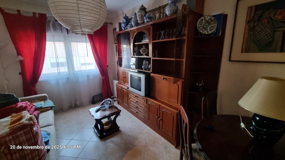 T1 na Brandoa com garagem e arrecadação