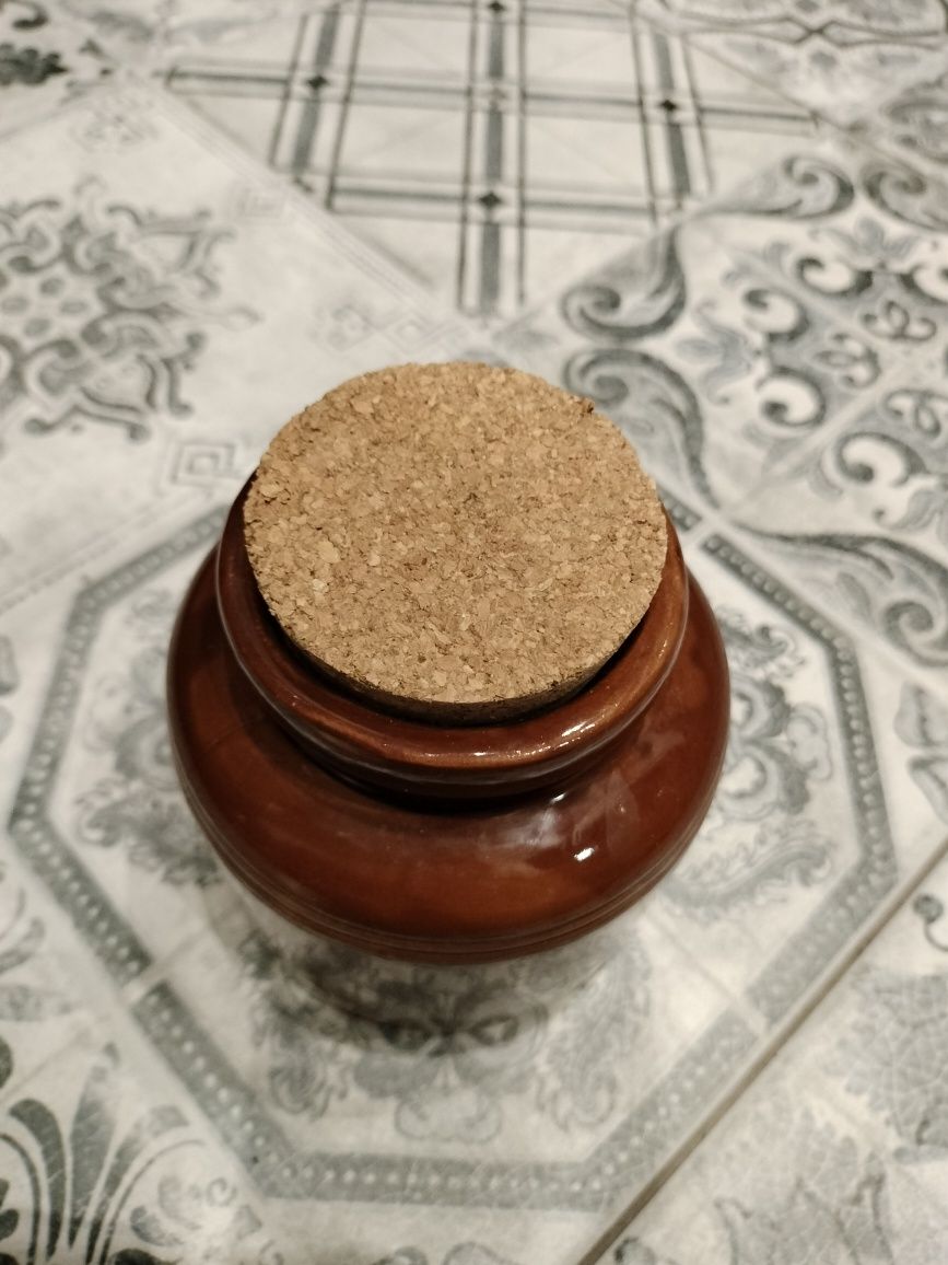 Pojemnik ceramiczny z korkową przykrywką