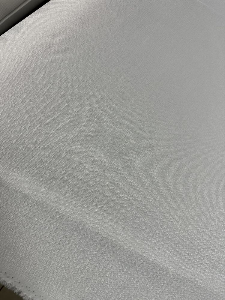 Tkanina obrusowa biała z lekkim połyskiem