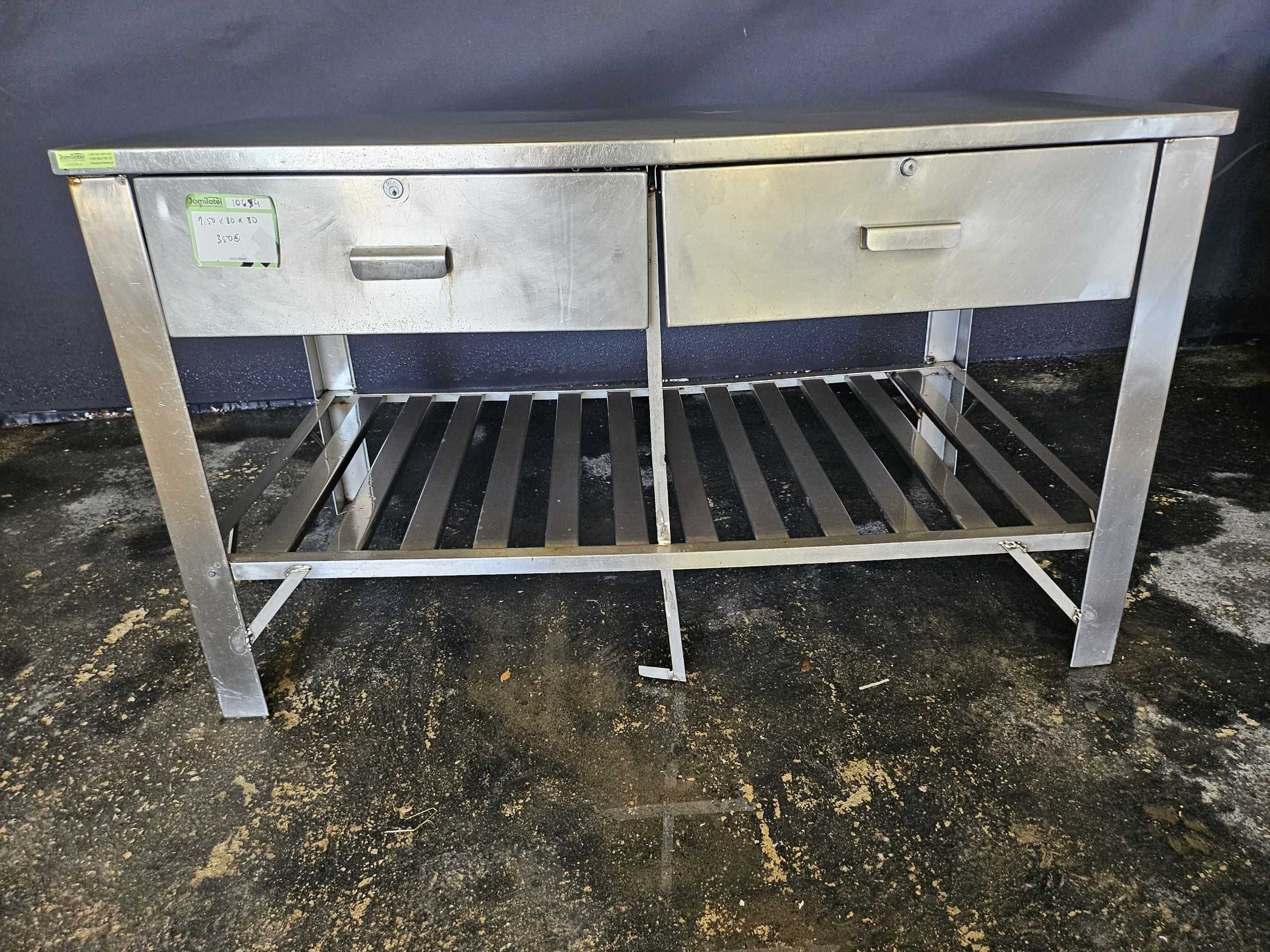 Bancada em inox com 2 gavetas
