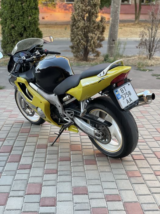 Продам Honda CBR 600 f4