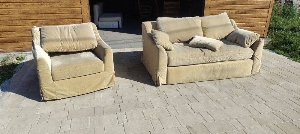 Sofa z funkcją spania i fotel.