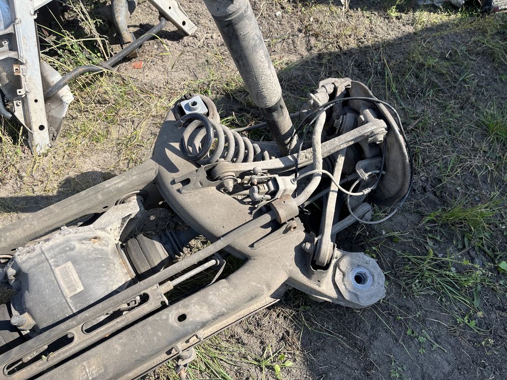 Mercedes W204 w207 w212 C E Sanki Wózek Trawers Tył Tylne  KPL
