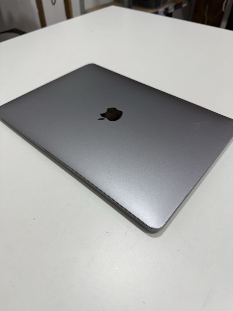 MacBook Pro 13" - A1706