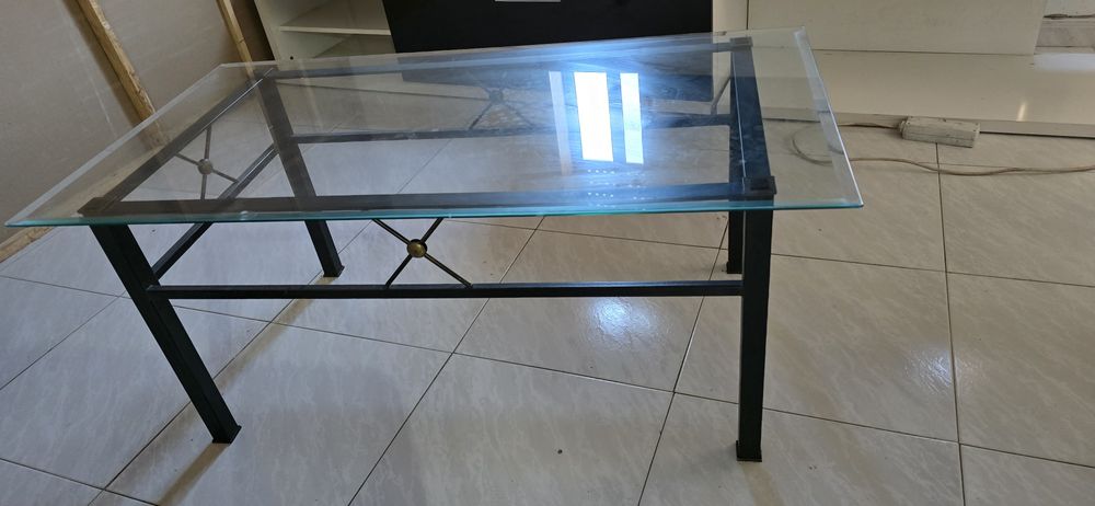 Mesa de refeição e 4 cadeiras + mesa de centro em ferro e vidro