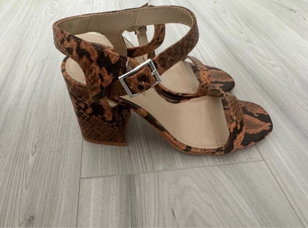 Buty obcas sandałki słupek modne panterka