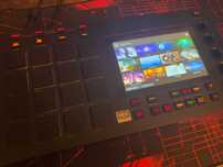 AKAI MPC Live (MPC Live 1)  sprzęt muzyczny / sampler / kontroler MIDI