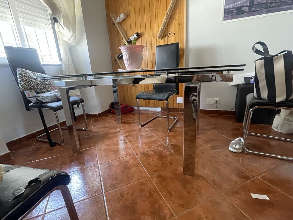 Mesa de jantar de vidro