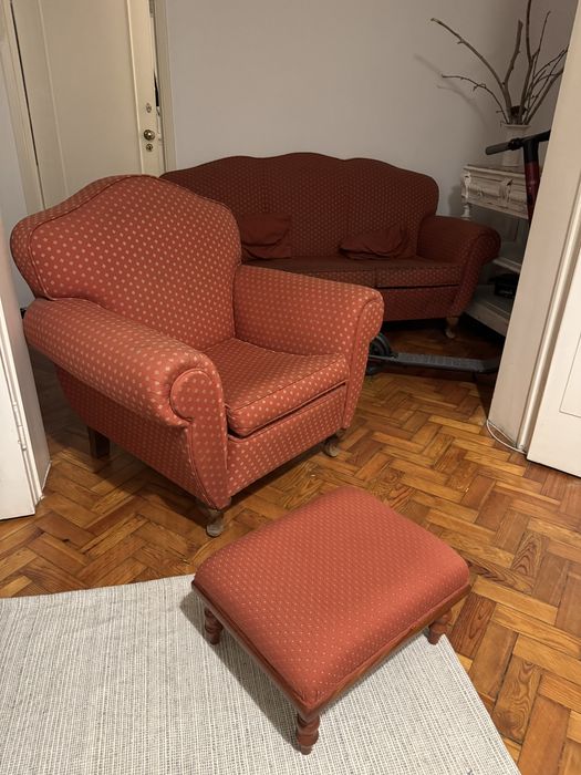Sofá 3 lugares, 2 poltronas e 2 pousa-pés