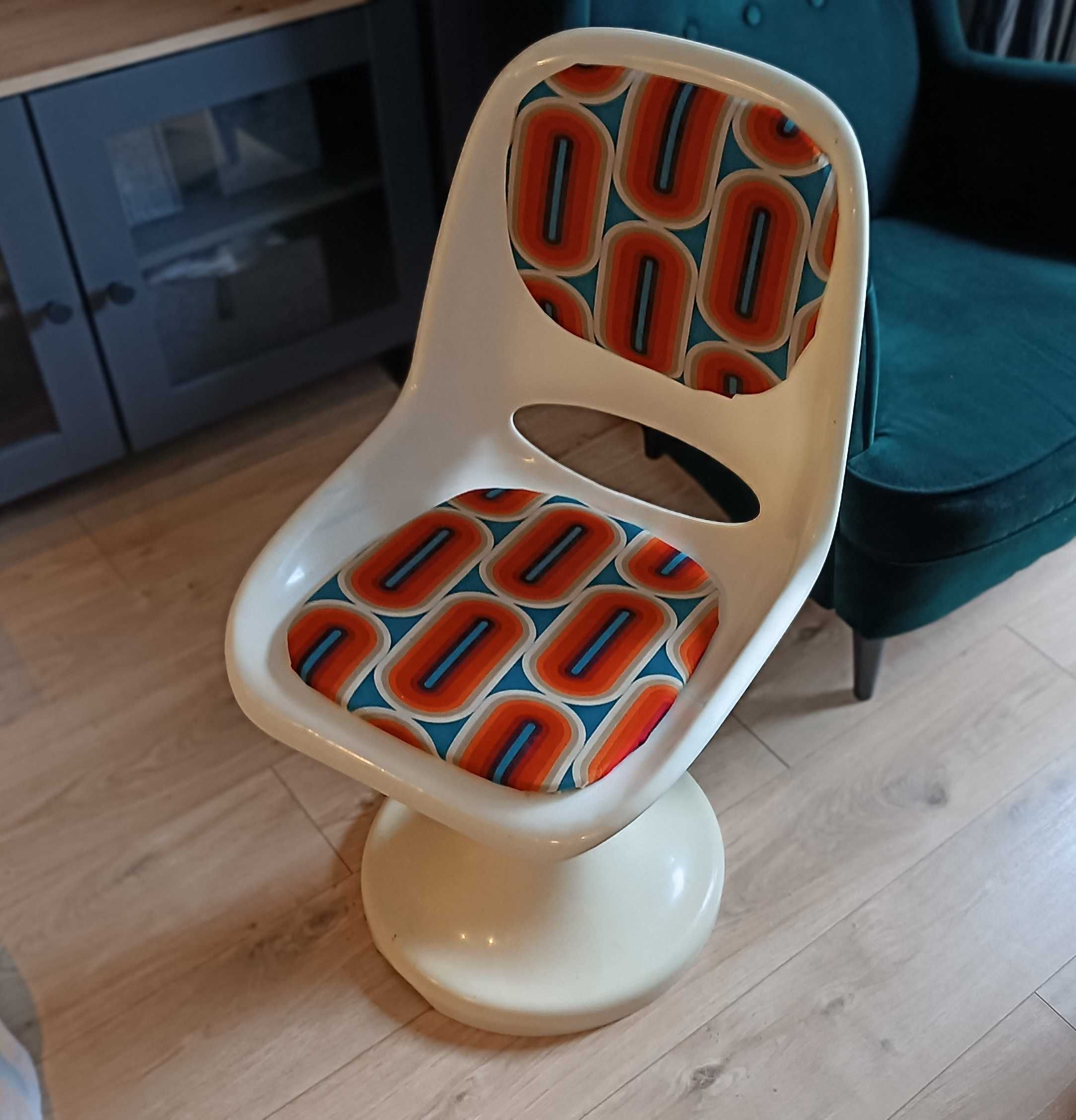Stary fotel krzesło z tworzywa PRL Tulipan NRD Vintage