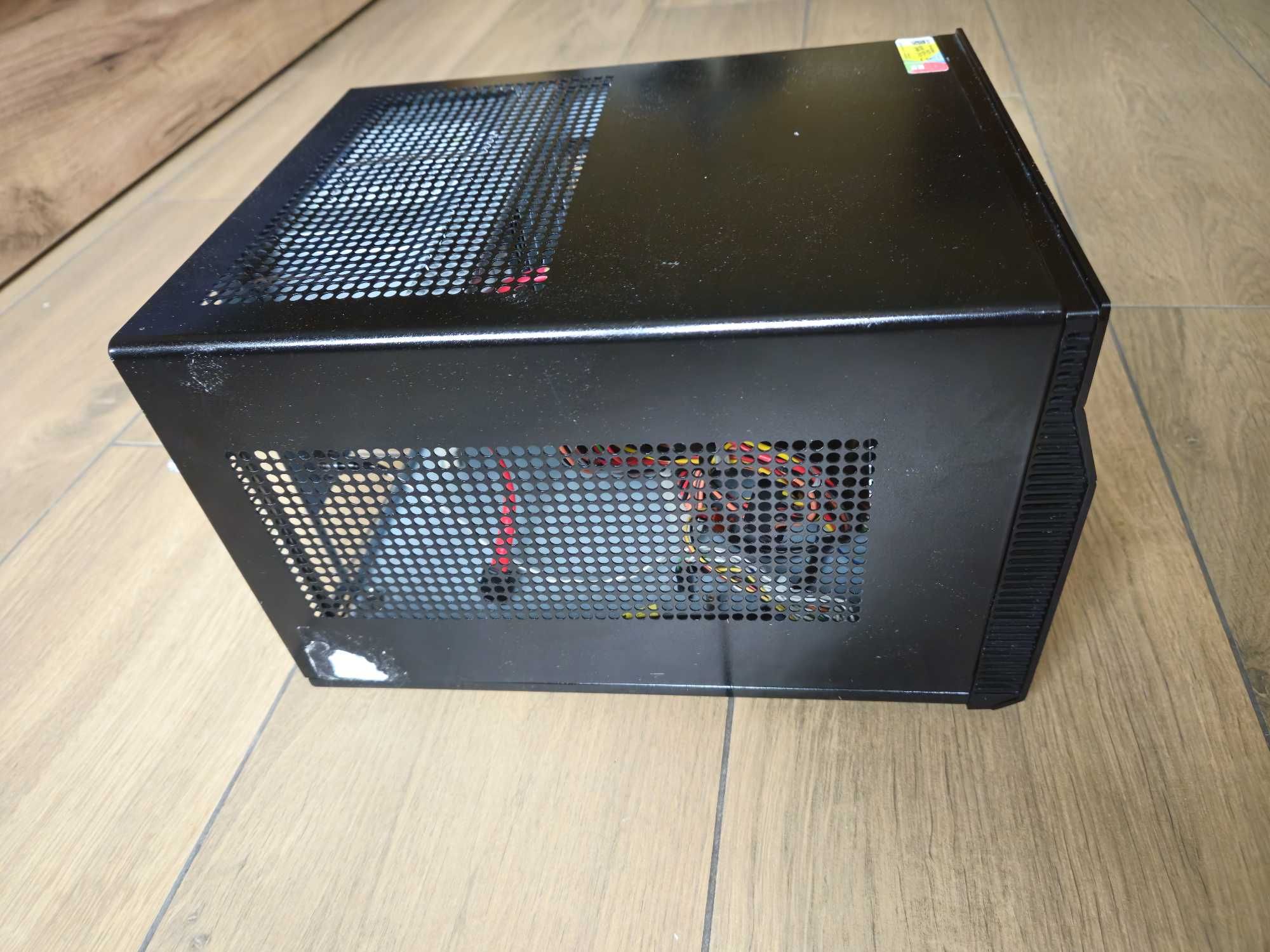 Silverstone SG06 Black Cube Mini-ITX Case  + Zasilacz Fortron SFX 300W