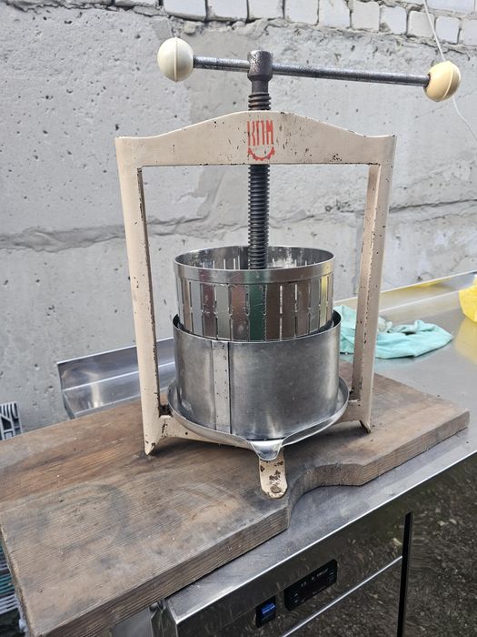 Пресс,сокодавка,прес для винограду,соковижималка