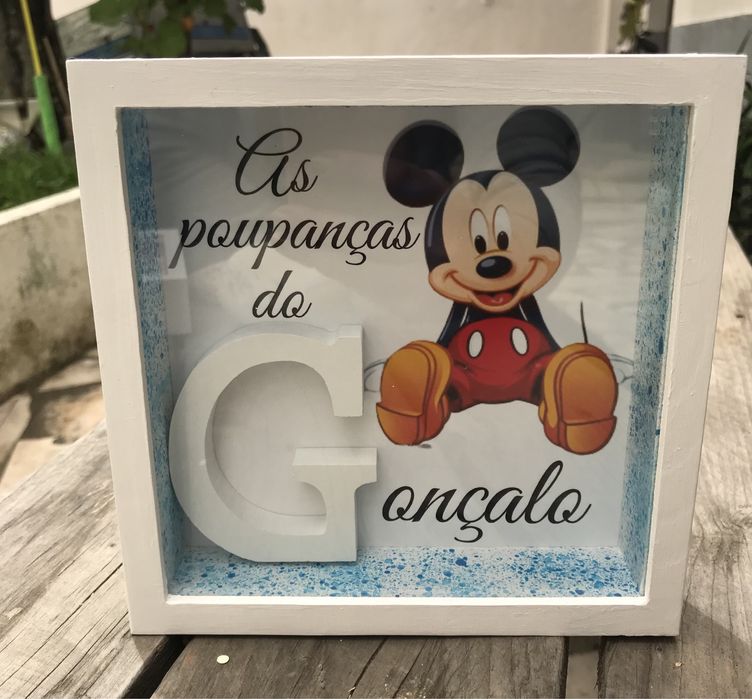 Quadros de nascimento e mealheiros personalizados