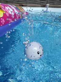 NOWY Wieloryb tryskający zabawka do kąpieli LED szary + baterie w zest