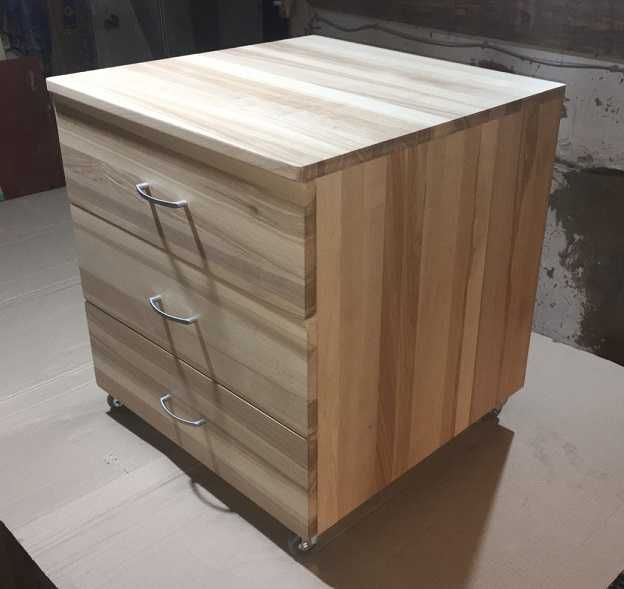 Комод на коліщатах. Можлива доставка за кордон
