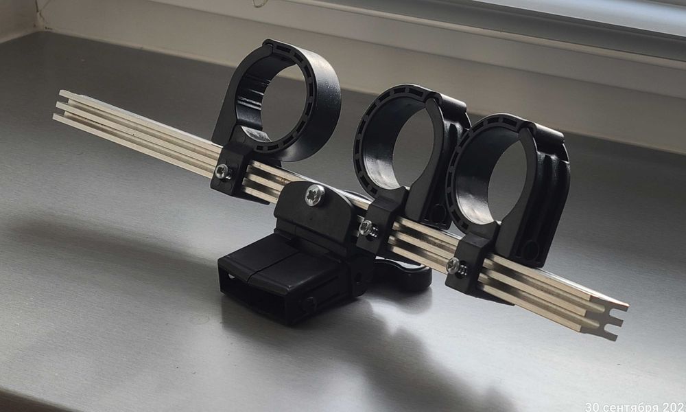 Мультифид «Triax 3 LNB» спутниковой антенны (Дания)