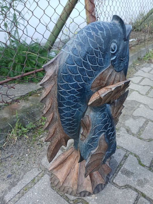 Stara rzeżba ryby - drewno