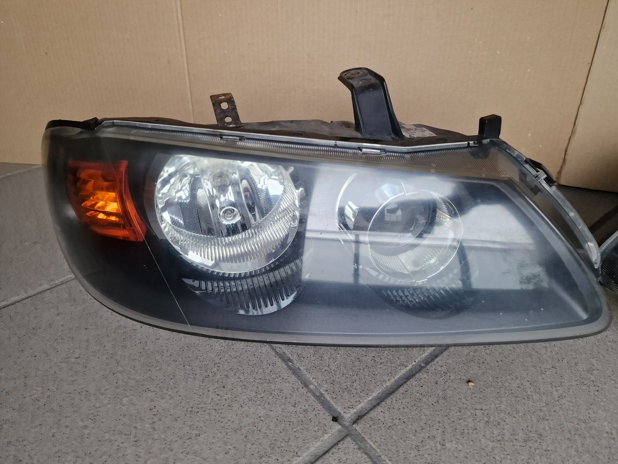 Lampy przód nissan Almera lift N16 komplet