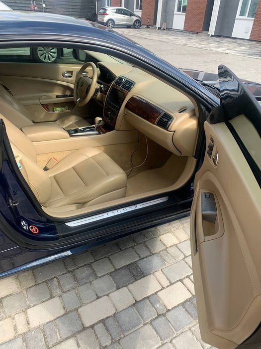 Ягуар XKR можливий обмін на нерухомість або позашляховик