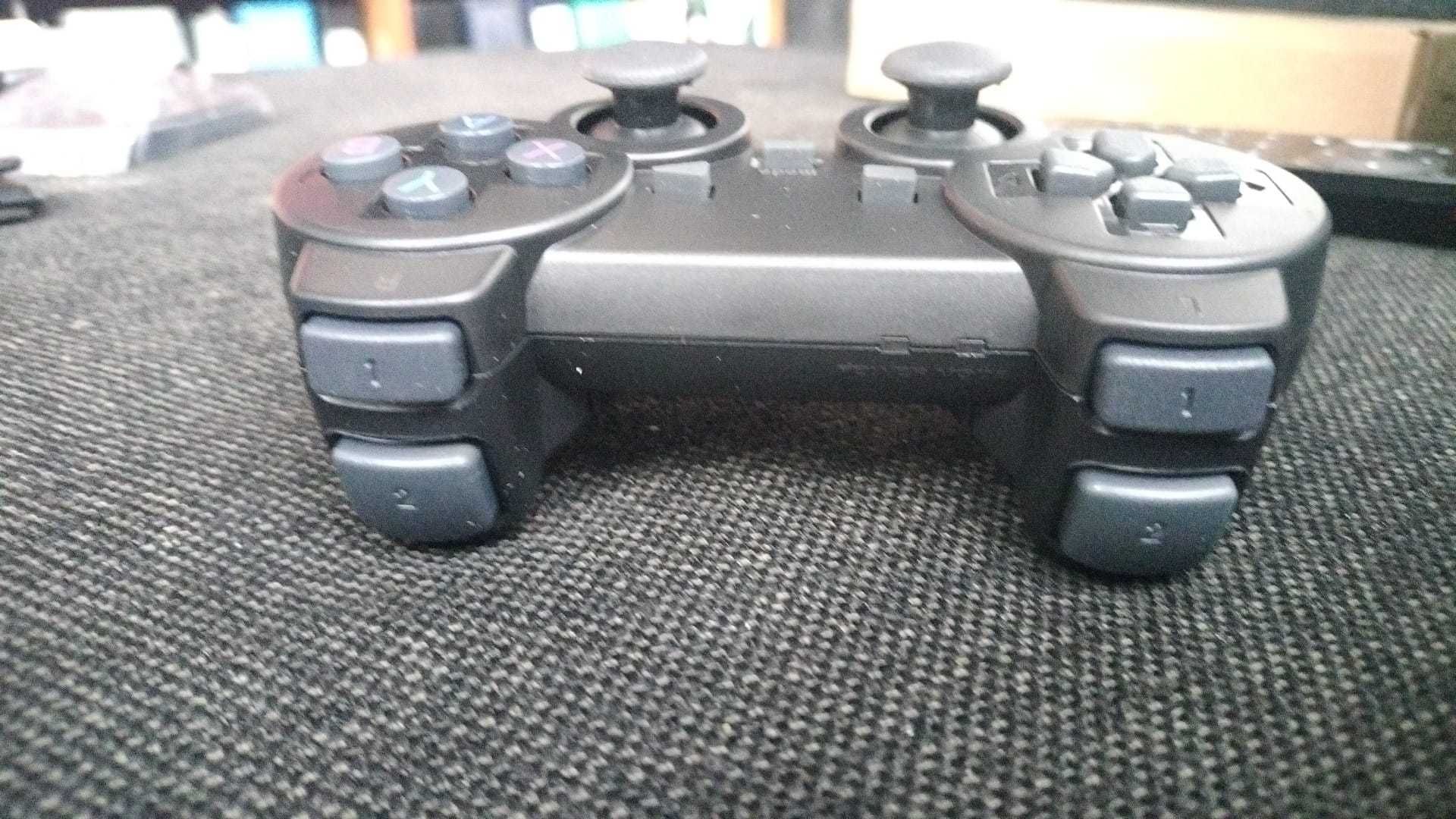 Consola retro com conectividade à televisão e com 2 comandos