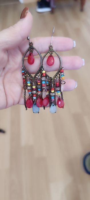 Brincos compridos multicoloridos usados