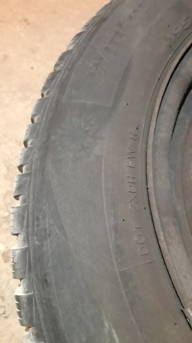 opony zimowe z kołpakami