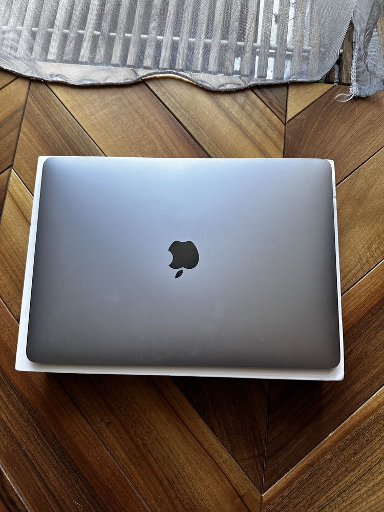 Apple MacBook Air 13 2020 (13,3” Retina/Intel Core i5, 8Gb, 256GB