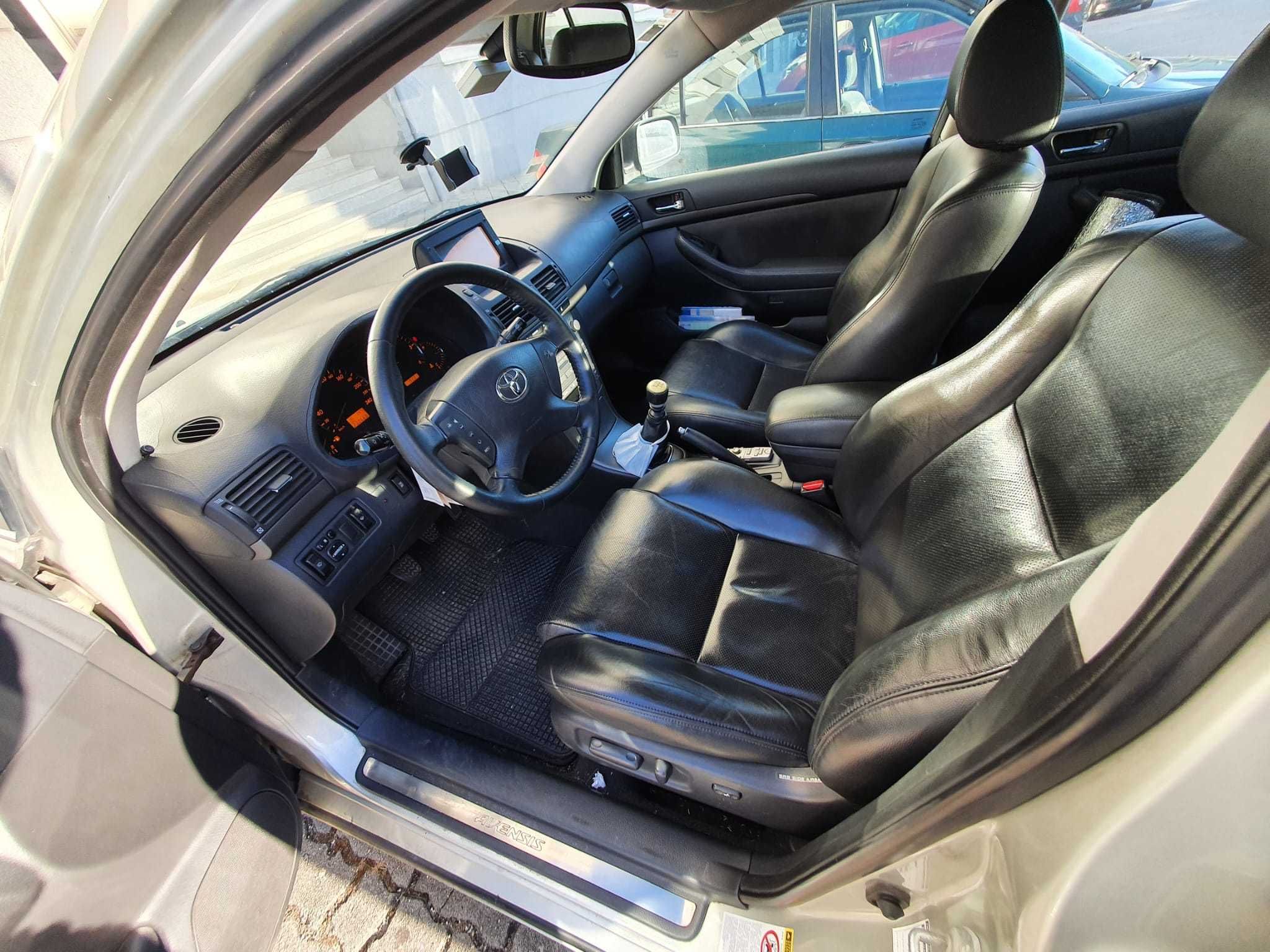Toyota Avensis 2.2 - 2006