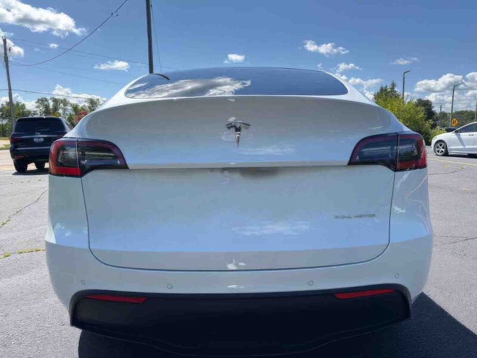 Tesla Model Y Long Range      2021