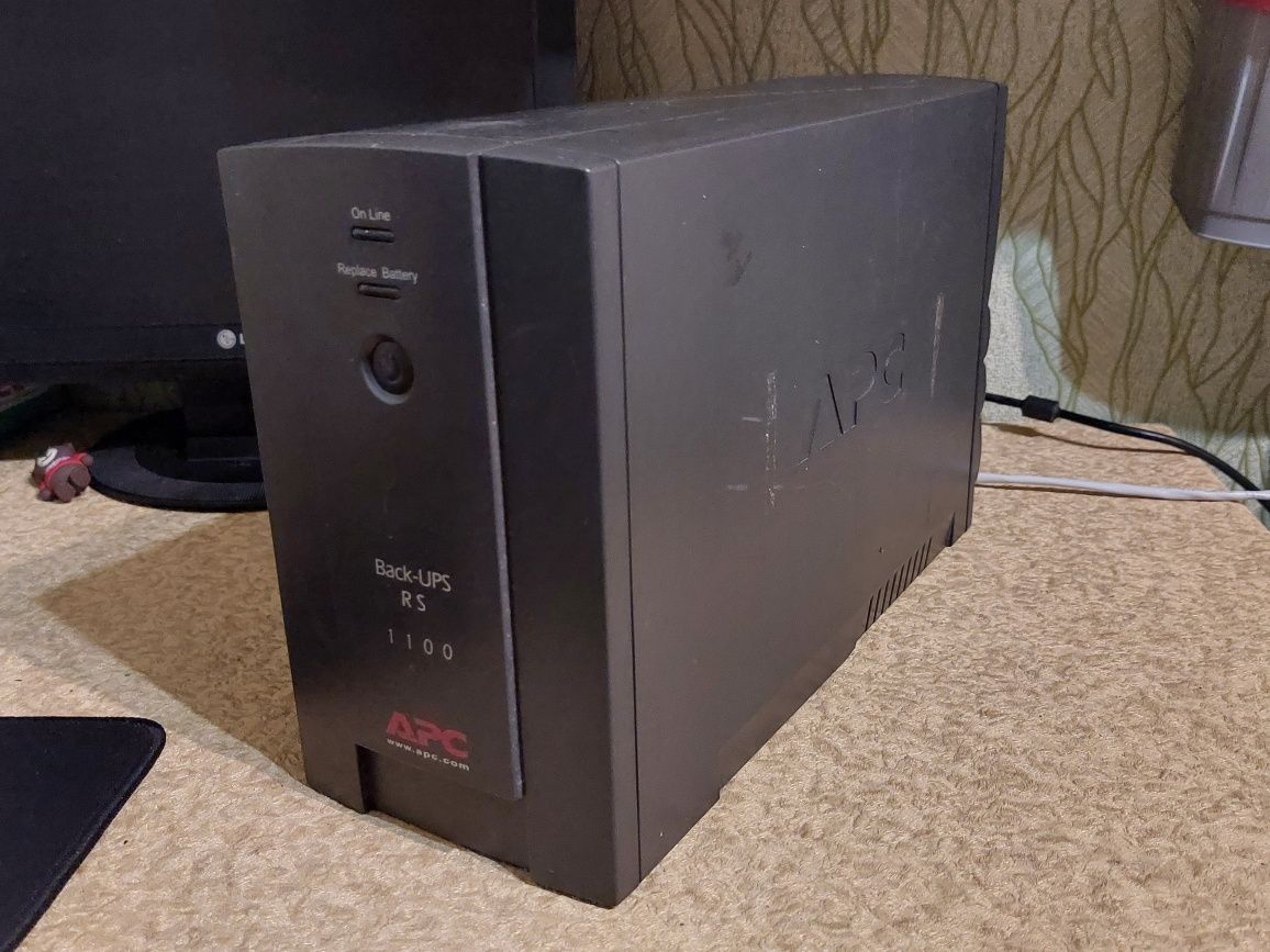 ИБП APC Back-UPS RS 1100