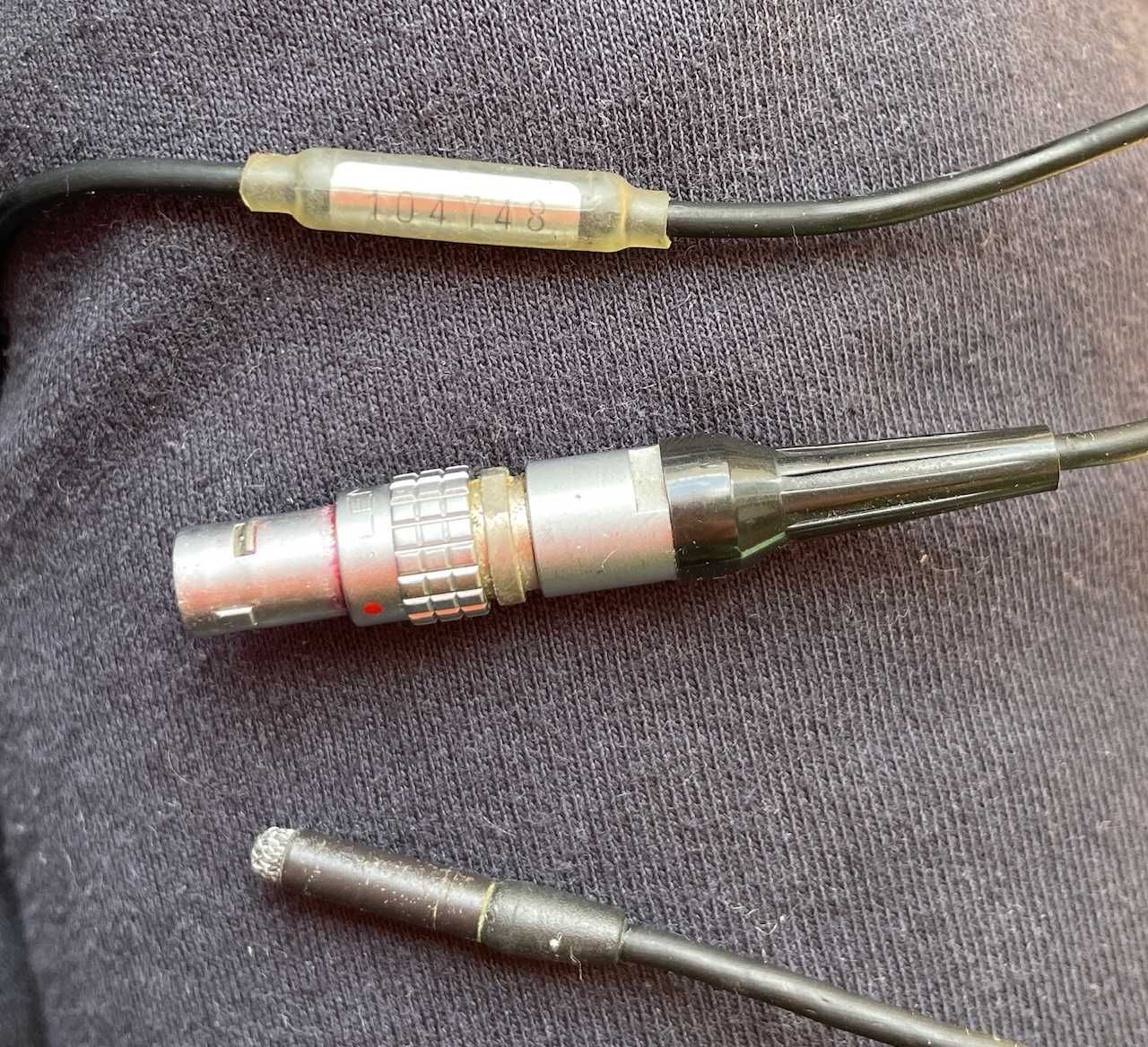 2 conjuntos “wireless diversity” (ver nota) micros e baterias