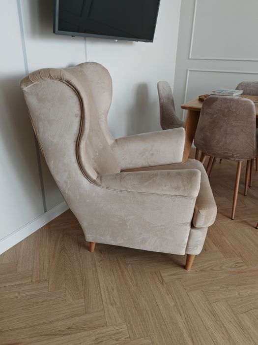 Fotel uszak beżowy plusz BODZIO