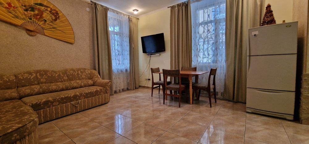 Подобово.Центр.Парковка безкоштовно,центр до 5 осіб,