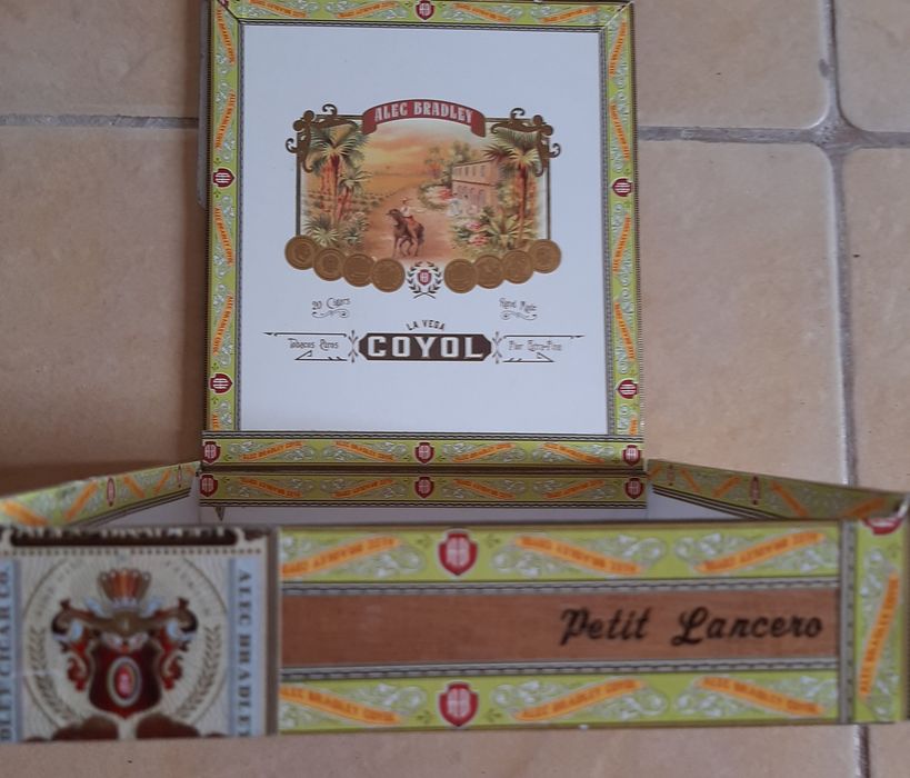 Drewniane pudełko na drobiazgi