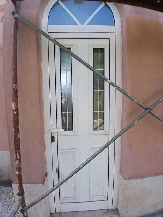 PORTA DE ENTRADA EM ALUMINIO