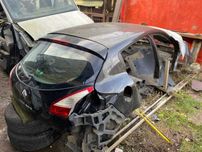Кузов на чверть четвертина лонжерон Megane III хетчбек.
