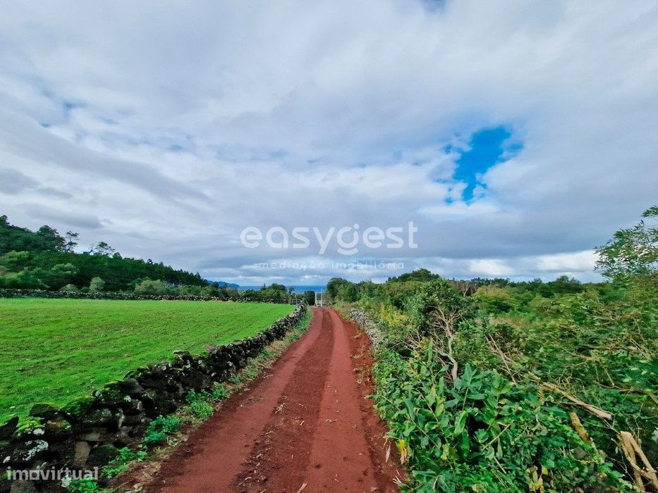 Terreno nas Bandeiras, Ilha do Pico, para construção da sua casa